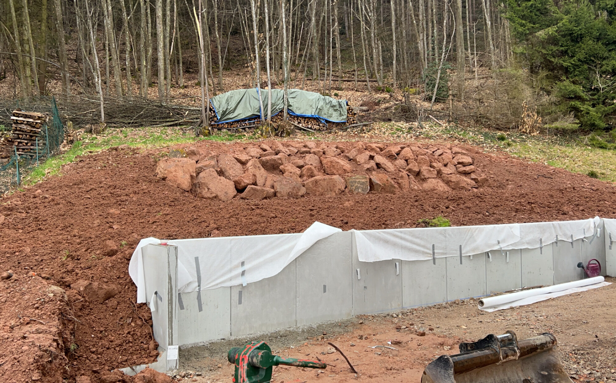 Pose de mur en L, mur préfabriqué, mur de soutènement à Kaysersberg près de Colmar  Guebwiller