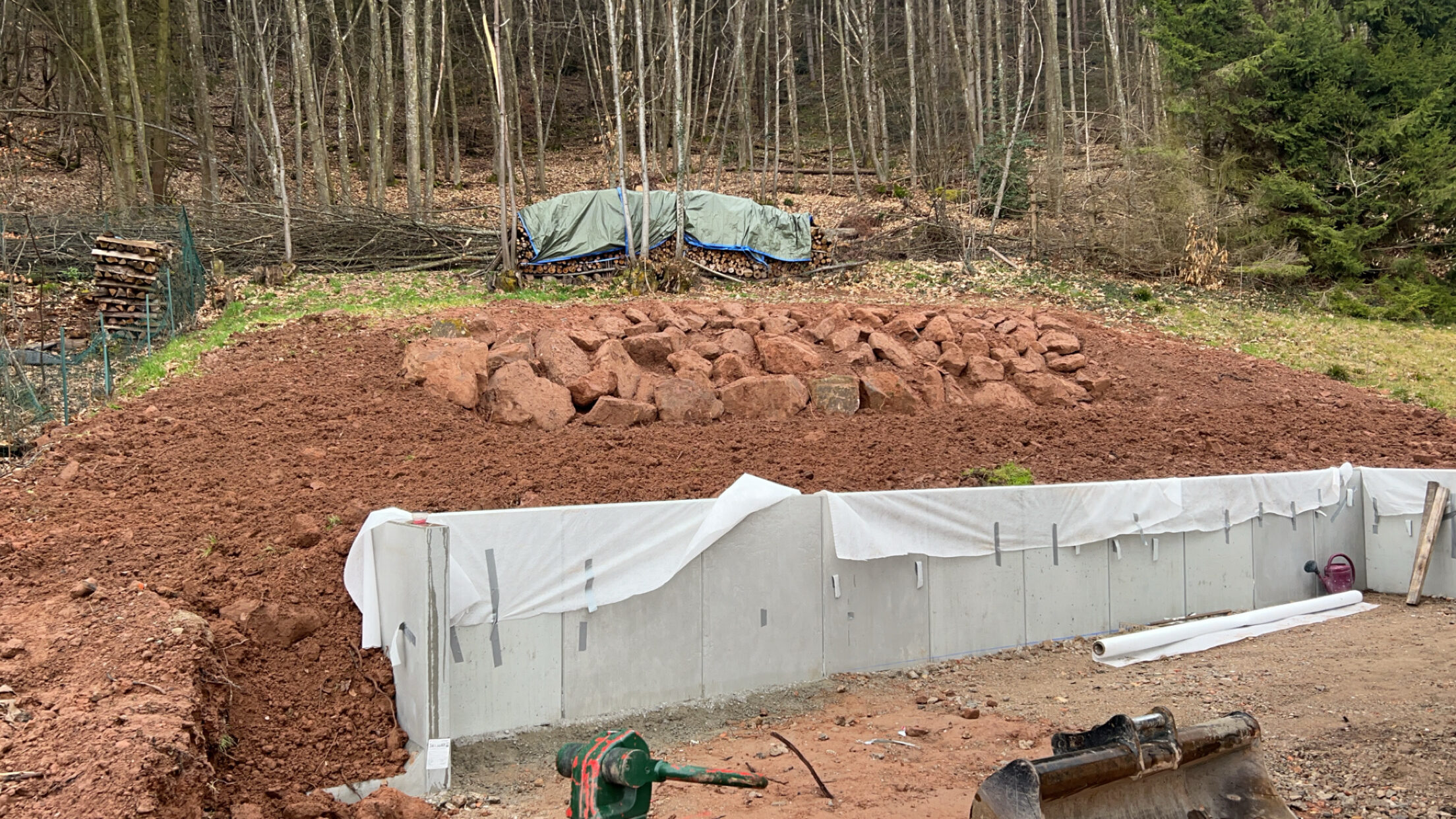 Pose de mur en L, mur préfabriqué, mur de soutènement à Kaysersberg près de Colmar  Guebwiller