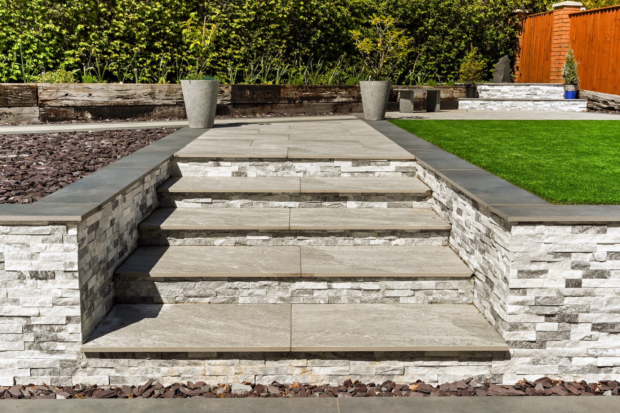 Quel mat&eacute;riau choisir pour un escalier ext&eacute;rieur durable : granit, pierre naturelle ou b&eacute;ton ? Riedisheim